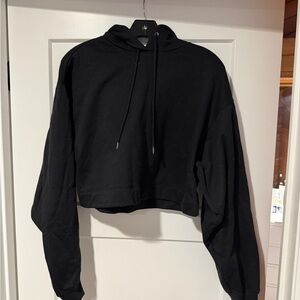 ALO Yoga Black Cropped Sweatshirt